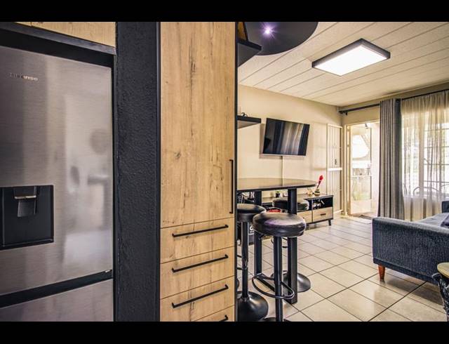 1 BEDROOM APARTMENT FOR SALE IN EDENVALE CENTRAL